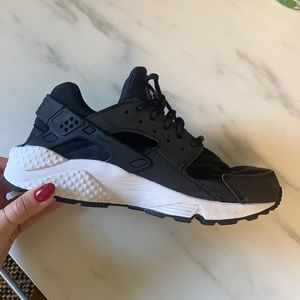 Nike Haraches -women’s 8